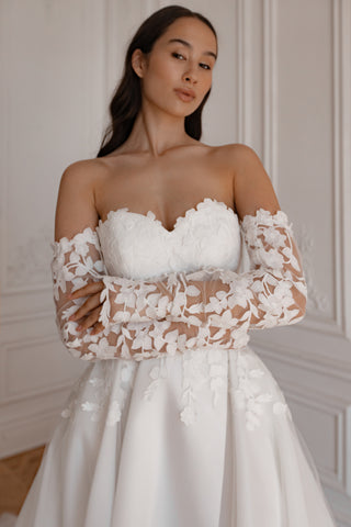 Wedding Dress Lillian with Detachable Train