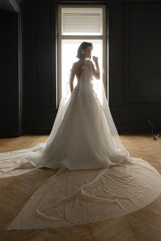 Floral Lace Wedding Dress Chyanne with Detachable Wings