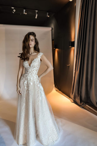 Floral lace wedding dress Enn - oliviabottega