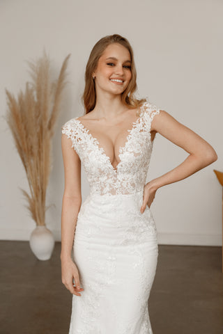 2 in 1 Lace Wedding Dress Airis with Detachable Skirt - Olivia Bottega