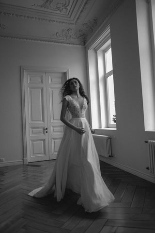 Chiffon Lace Wedding Dress Aviv Fly - Olivia Bottega